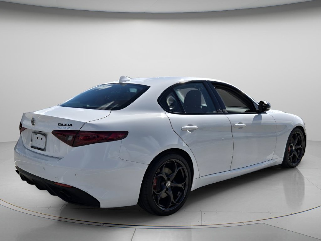 Used 2019 Alfa Romeo Giulia w/ Quick Order Package 22K Sport RWD image 8