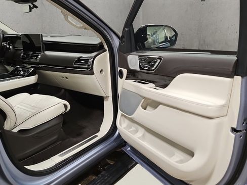 Used 2024 Lincoln Navigator Black Label image 18