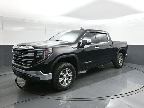 Used 2024 GMC Sierra 1500 SLT image 1