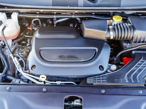 Certified 2024 Chrysler Pacifica Touring-L image 28