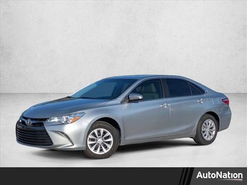 Used 2016 Toyota Camry LE image 1