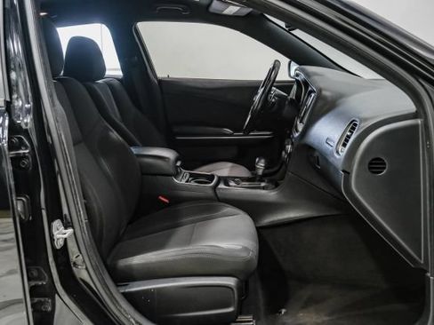 Used 2017 Dodge Charger R/T RWD image 33