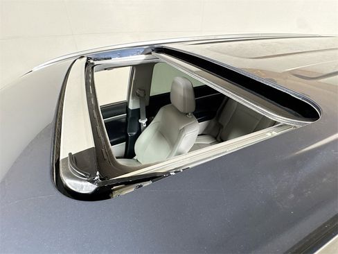 Used 2019 Toyota Highlander Limited image 21