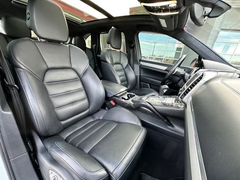 Used 2013 Porsche Cayenne Turbo image 23