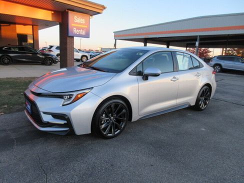 Used 2025 Toyota Corolla SE image 28