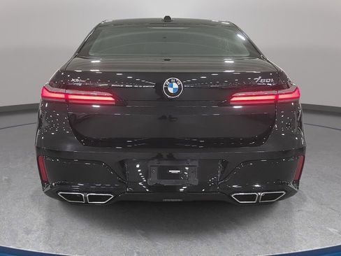 Certified 2023 BMW 760i xDrive AWD/4WD image 7