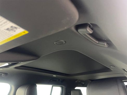 Used 2023 Land Rover Defender 130 X-Dynamic SE image 73