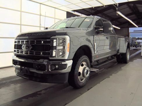 Used 2023 Ford F350 XLT AWD/4WD image 3