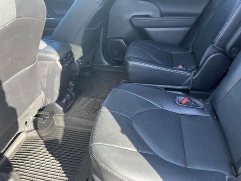 Used 2022 Toyota Highlander Limited image 16
