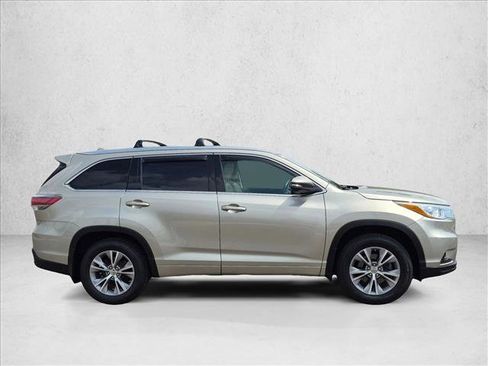 Used 2015 Toyota Highlander XLE AWD/4WD image 4