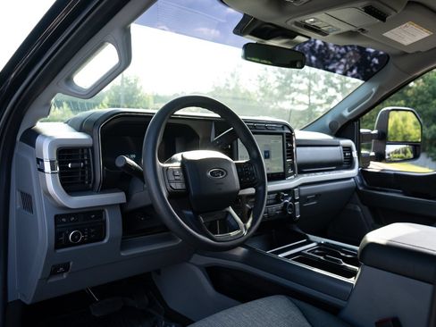Used 2024 Ford F250 XLT w/ XLT Premium Package AWD/4WD image 13