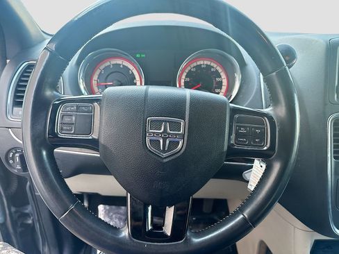 Used 2019 Dodge Grand Caravan SXT FWD image 11