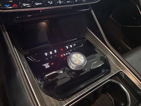 Used 2024 Jeep Wagoneer L Series II w/ Flexible Seating Group image 34