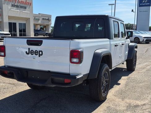 Used 2025 Jeep Gladiator Sport AWD/4WD image 3
