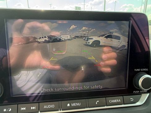 Used 2023 Nissan Rogue S image 19