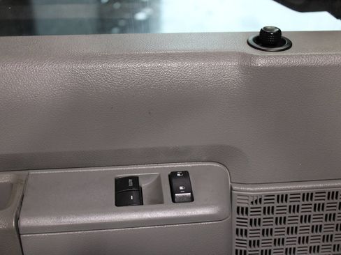 Used 2009 Ford E-150 and Econoline 150 RWD image 9