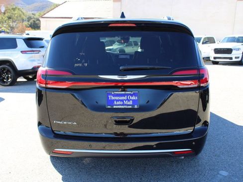 New 2026 Chrysler Pacifica Pinnacle image 5