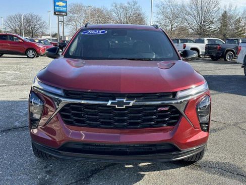 Used 2025 Chevrolet Trax RS image 2