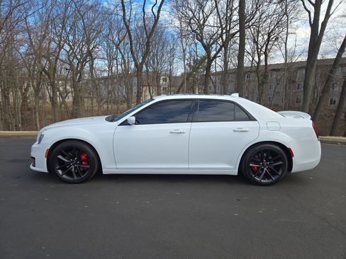 Used 2023 Chrysler 300 C image 5