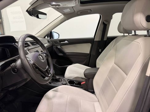 Used 2021 Volkswagen Tiguan SE image 10