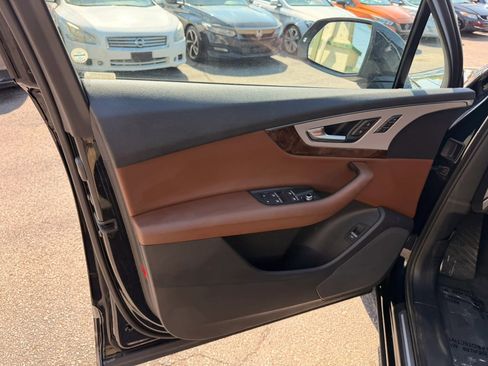 Used 2017 Audi Q7 2.0T Premium Plus w/ Premium Plus Package AWD/4WD image 12