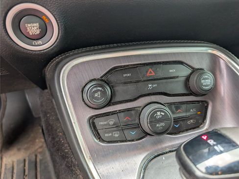 Used 2016 Dodge Challenger SXT RWD image 14