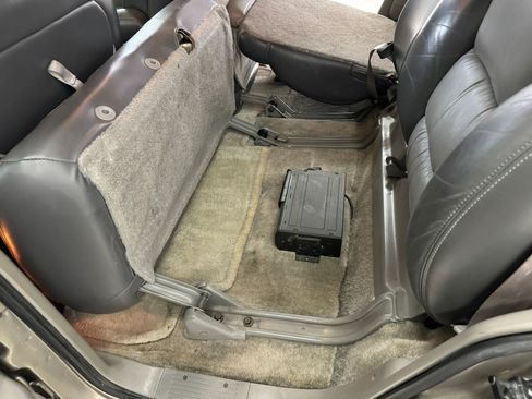 Used 2000 Chevrolet Tahoe Z71 w/ Comfort & Security Pkg image 41