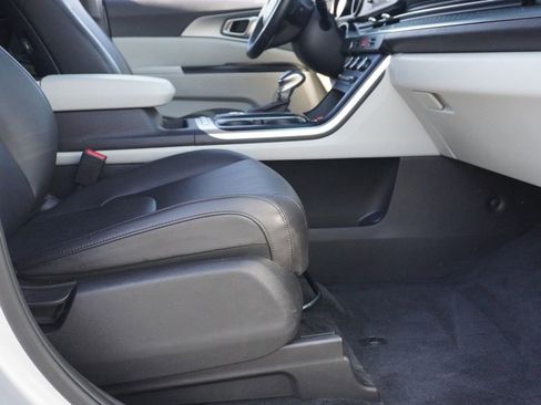 Used 2023 Kia Carnival LX FWD image 26