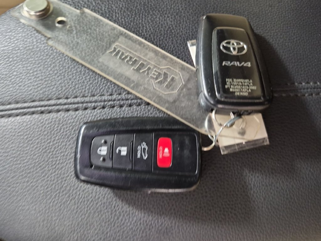Used 2023 Toyota RAV4 XLE Premium AWD/4WD image 31