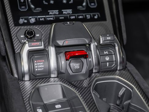 Used 2024 Lamborghini Urus Performante AWD/4WD image 42