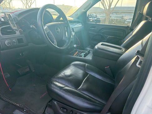 Used 2014 GMC Yukon XL Denali image 16