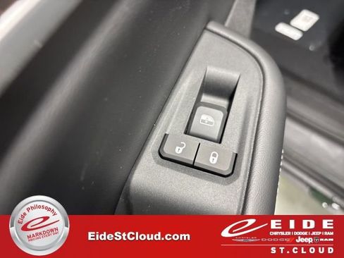 New 2025 Jeep Grand Cherokee Limited w/ Trailer Tow Package image 21