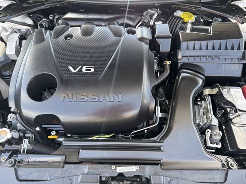 Used 2023 Nissan Maxima SR w/ Sport Mat Group FWD image 10