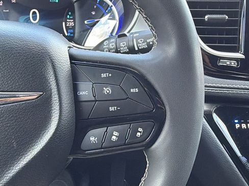Used 2024 Chrysler Pacifica Limited FWD image 22