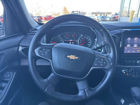 Used 2023 Chevrolet Traverse LT w/ Rear Camera Mirror Package image 22