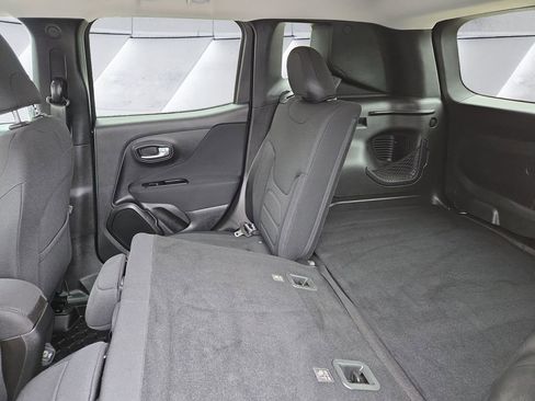 Certified 2020 Jeep Renegade Latitude w/ Cold Weather Group AWD/4WD image 12