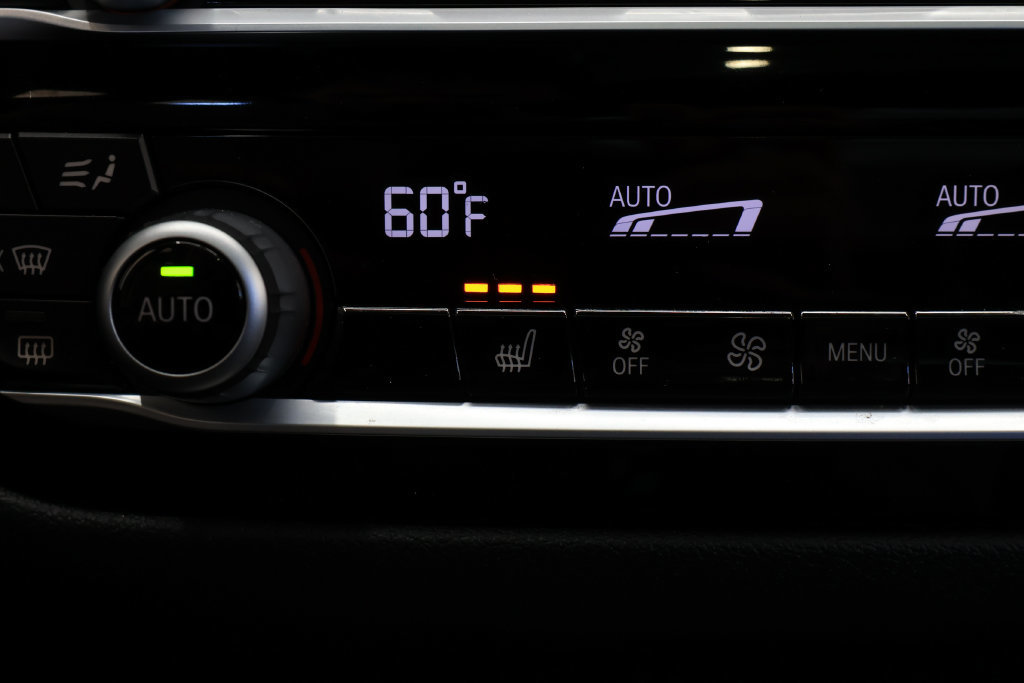Used 2019 BMW 540i w/ Convenience Package RWD image 30