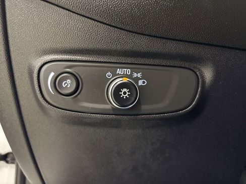 Used 2018 Chevrolet Equinox LT image 26