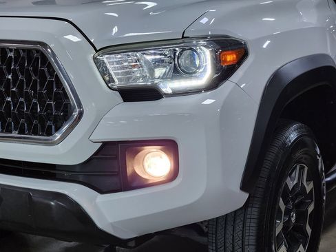Used 2018 Toyota Tacoma TRD Off-Road AWD/4WD image 14