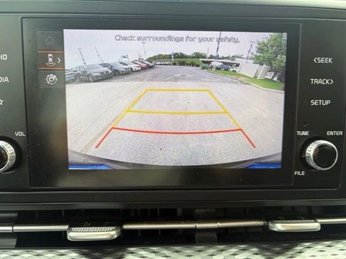 Used 2024 Kia Carnival LX FWD image 26