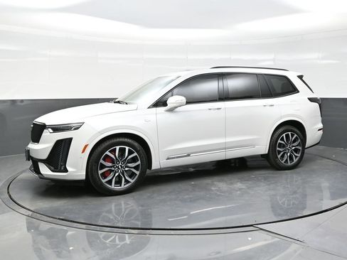 Certified 2025 Cadillac XT6 Sport w/ Platinum Package AWD/4WD image 3