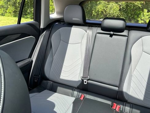 Certified 2025 Volkswagen Tiguan SE w/ Panoramic Sunroof Package AWD/4WD image 12