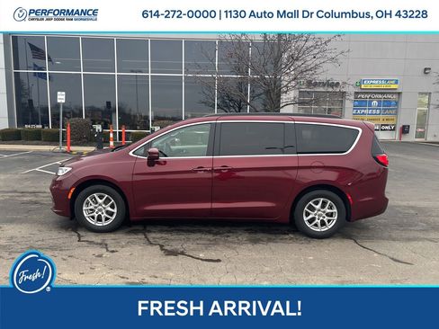 Used 2022 Chrysler Pacifica Touring-L image 7