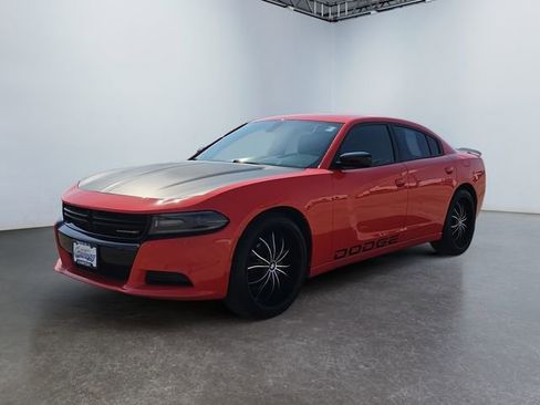 Used 2017 Dodge Charger SE w/ Blacktop Package RWD image 1
