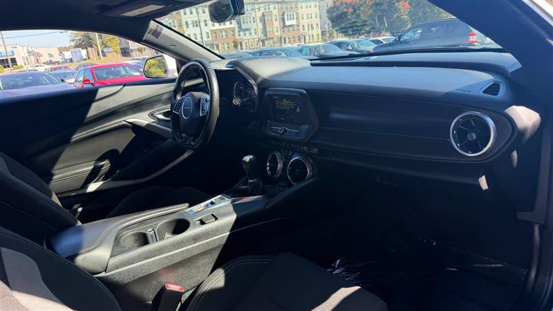 Used 2019 Chevrolet Camaro LT RWD image 7