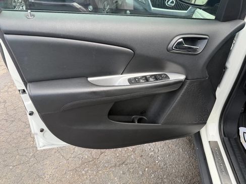 Used 2016 Dodge Journey SE w/ Flexible Seating Group image 18