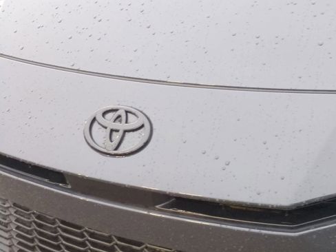 Used 2025 Toyota Camry SE image 12