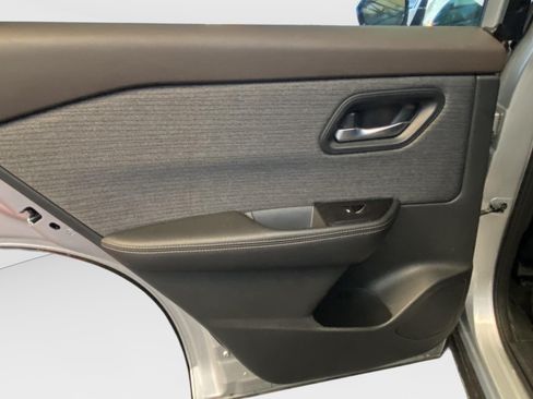 Used 2022 Nissan Rogue SV AWD/4WD image 14