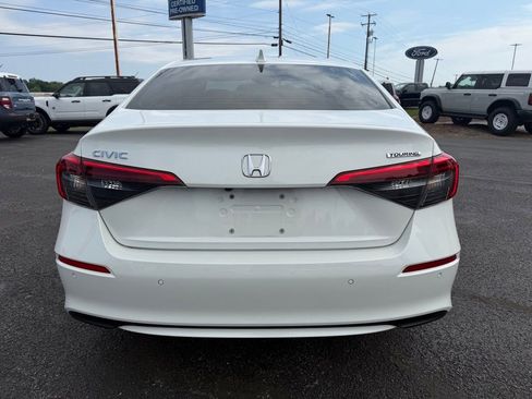 Used 2024 Honda Civic Touring image 4