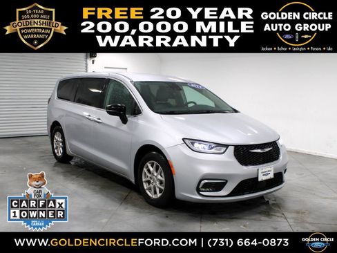 Used 2024 Chrysler Pacifica Touring-L FWD image 1